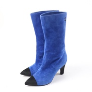 成色極佳的香奈兒 (CHANEL) GABRIEIIE COCO G33119 緞面飾邊尖頭麂皮短靴，飾有刺繡 Coco 標誌，藍黑配色，35 碼，意大利製造