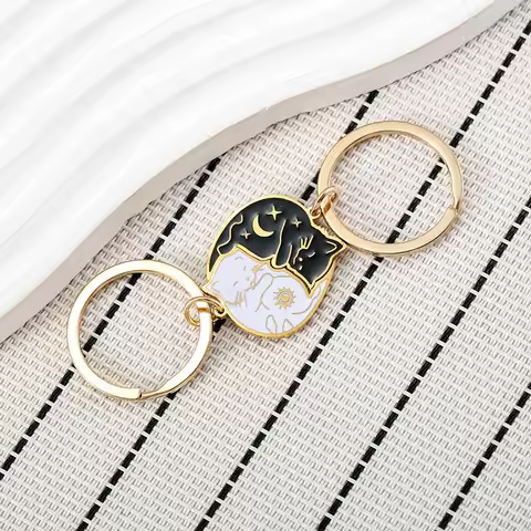 1Pair Cute Black and White Cartoon Sun Moon Hug Cat Keychain Animal Matching Key Ring Couple Lover G
