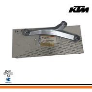 ENGINE STAY RH DUKE200 V1 JG113401