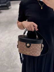閒置全新美國正品COACH蔻馳新款化妝盒盒子包Kay+20C