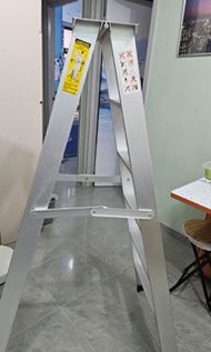 九成新A字梯5級