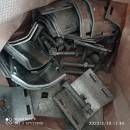 1 cylindrical U base includes 1 2-belt U base, 1 square neck bolt M14x90mm, 1 cable clamp 40x120mm