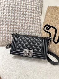 Chanel boy 20 黑銀 荔枝皮 27卡