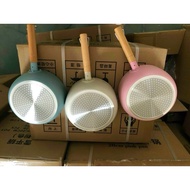 Non-stick pan. deep pan .18cm