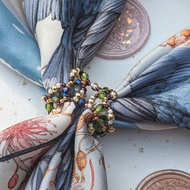 【月光與鳶尾】絲巾扣 / 琉璃青金石編織 - 兩色