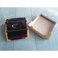 MESIN Old school typewriter Brand brother japan