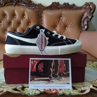 Compass Black White Low Size 39 Sepatu