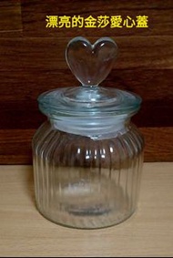 全新現貨正版限量💛金莎💛 漂亮的浮雕玻璃儲物罐 高度17公分 禮物 愛心玻璃罐 愛心玻璃儲物罐收納罐 盒裝禮物