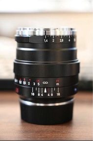 Zeiss ZM 35mm f1.4 T* Distagon (not leica 11663 summilux asph)