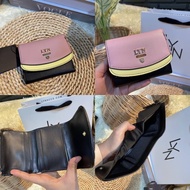 กระเป๋าสตางค์ใบสั้น LYN รุ่น Mika Short Wallet