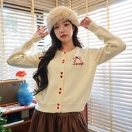 Bellevie.Shop เสื้อคาร์ดิแกนกระดุมแดงปัก jarinya