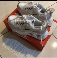 NIKE (22.5～23.5）RyZ孫芸芸鞋灰白色全新品運動鞋