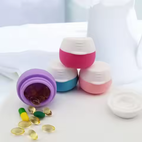 4Pcs Face Cream Sub Bottles Refillable Storage Jars with Sealed Lid Flat Base for Lotions Ointments 
