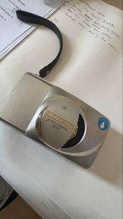 Olympus µ [mju:] ZOOM 140 Deluxe Film Camera