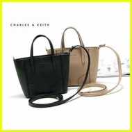 ♞,♘,♙Charles and keith bag