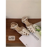 Very beautiful edition sandals It's great on your feet 4 cm square sole is easy to wear About 1 whit