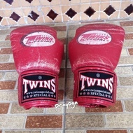 Twins Special 8oz boxing gloves