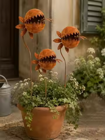 Rusty Metal Venus Flytrap Garden Decoration Stake, Suitable for Gardens, Patios, Lawns, and Pot Deco