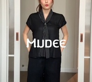 MUDEE เบลาส์คอวีแขนล้ำ Nylon สีดำ แถมฟรีผ้าพันคอ