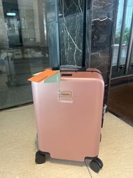 New ： 出口日本Karvatu20 吋高端雙鎖扣登機行李箱； Karvatu 20 inch luggage for handcarry。55 x 35 x 23cm