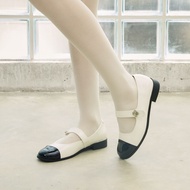 Clover Buckle me รองเท้าแมรี่เจน หนังเงา เรียบหรู ตกแต่งด้วยหมุดรูปใบโคลเวอร์ ส้น 1 ซม.