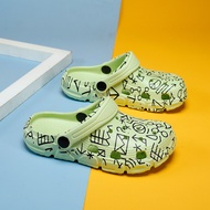 รองเท้า Crocs รองเท้าแตะสำหรับกีฬากลางแจ้งในช่วงฤดูร้อนเด็กผู้ชายรองเท้าแตะรองเท้าชายหาดเด็ก