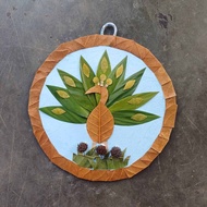 Kolase daun kolase hewan merak DIY kolase daun kering