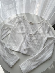 Cara | Áo Khoác Cardigan Mỏng Dài Tay Có Nút Màu Trắng Mix Với Áo Hai Dây Thời Trang Nữ Pepper Cloth