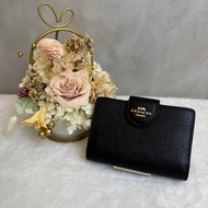 Coach 中號轉角拉鍊錢包