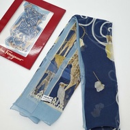 Ferragamo 海軍藍  動物紋 100%絲綢 圍巾