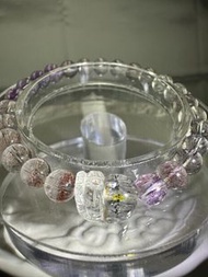 1286. 清透漸變超七 (超多金草莓, 加配紅超七貔貅, 共生稀有黃超七)「超強能量 功效全面」#771286 – 6.8mm 🔮優質超七水晶 | 老礦超七 | 超七手串 | 超七手鏈 | 超級七 