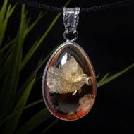 手工制作的白兰地波罗的海琥珀吊坠 闪闪发光 原创的白兰地琥珀