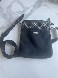 100%正貨 Burberry Blue Label 日本限定 復古黑尼龍拼經典格子直版隨身斜背包/相機包 85%新 帶原裝背帶