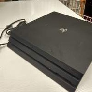 PS4 Pro 1TB + 1個手掣