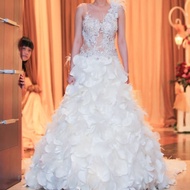Preloved wedding gown / preloved gaun pengantin