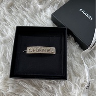 【 配件：包裝盒  💕】CHANEL  滿鑽橫條發夾