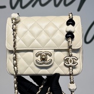 CHANEL 香奈兒 23P 愛心琺瑯方胖子鏈條包 珍珠珠光白羊皮 23年芯片限量款