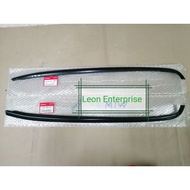 Honda civic Sr4 & Sr3 front windscreen side moulding (original)