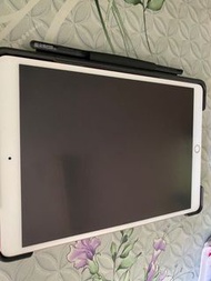 iPad Pro 10.5  64gb gold + Logitech keyboard