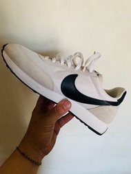 Nike 79米白