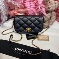 Chanel 黑金馬鞍斜背包