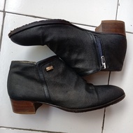 Chelsea boots leather shoes, leather loafers, cowboy shoes