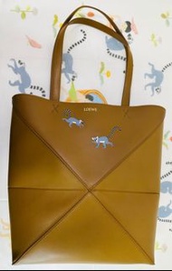 LOEWE 🦊 Suna Fujita (Puzzle Fold Tote Medium Lemurs) 現貨全新香港LOEWE專門店購入🎁行貨不是水貨🎁不需落訂面對面真誠交易🤝不議價賣完即止🦊Com