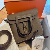 💝2024全新愛馬仕💝W刻全配HALZAN 25 BAG hermes étoupe Bag in taurillon Clemence leather