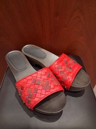 Vintage Bottega Veneta Intrecciato in red with stitching embroidered clog sandals in dark brown wood