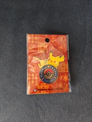 Over650正評🩵日本Pokemon Center寵物小精靈 廣島仙台 限定襟章 pin比卡超 鯉魚龍現貨超人氣🫵 變裝比卡超月伊貝㊙️絕版稀有😍 有牌 cosplay pikchu plush t