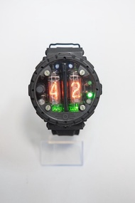 Nixie 管手錶 IN-16，石墨色