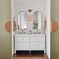 具有垂直紋理 d200 毫米的簡約木拉手。一套兩半