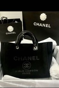 Chanel Deauville tote bag 95% new- Black  colour