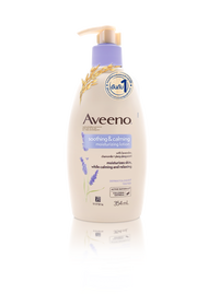 Aveeno อาวีโน่ ซูทธิ่ง แอนด์ คาล์มมิ่ง มอยส์เจอร์ไรซิ่ง โลชั่น